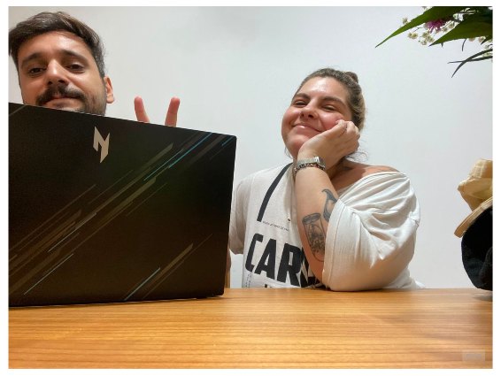 Dupla conduzindo entrevista